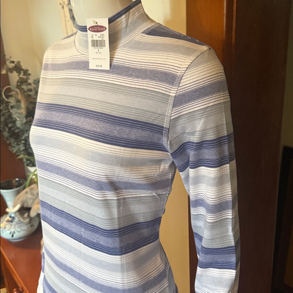 NWT Northern Reflections size small cotton Blue and White Striped Top